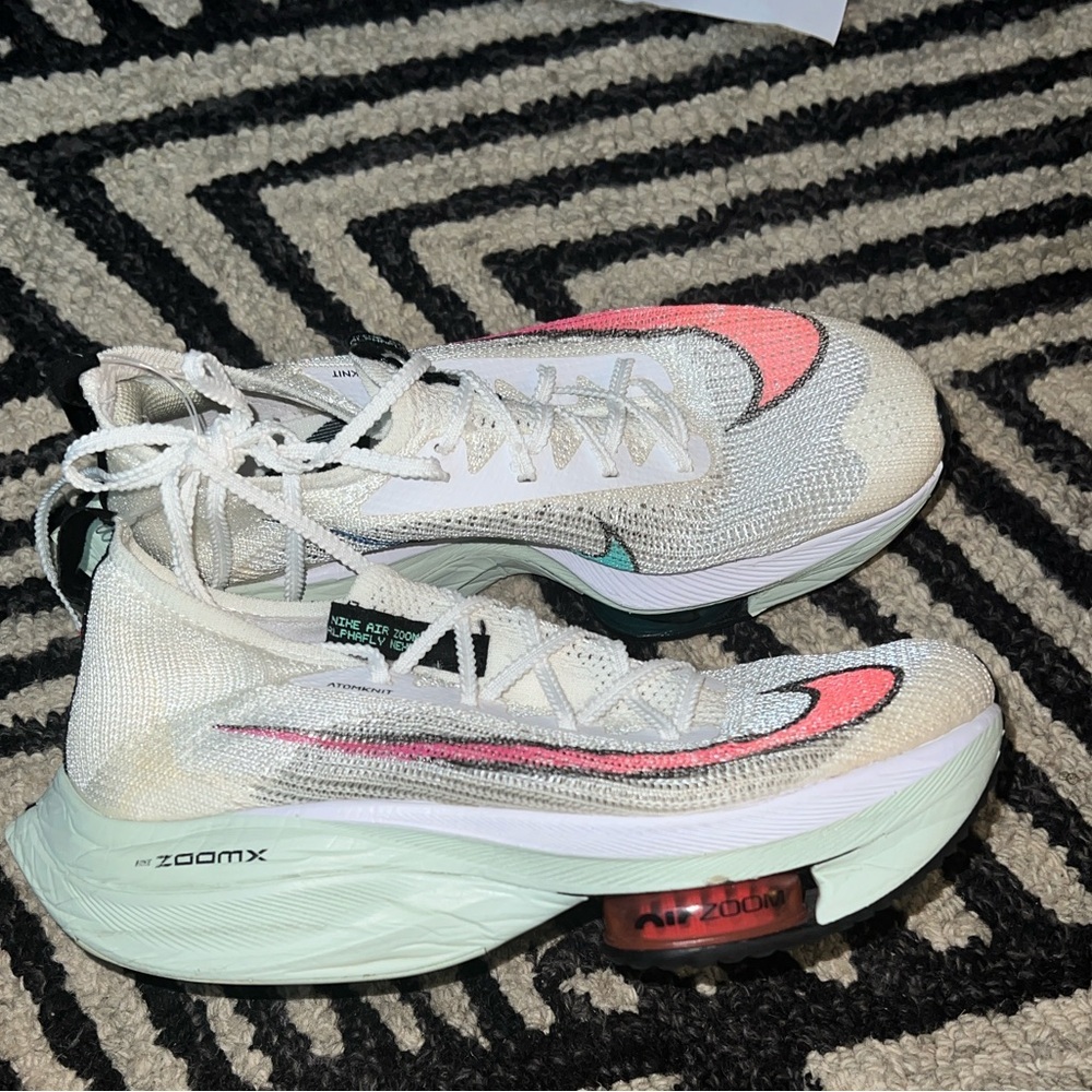 Nike White and Red Athletic Sneakers - Picture 2 of 6